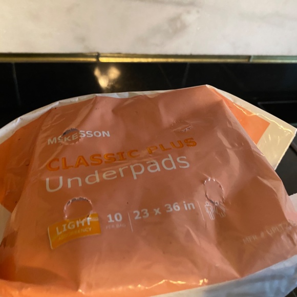 Home- Disposable UnderPads (23” x 36”) Light Absorbent Classic Plus - Picture 16 of 16